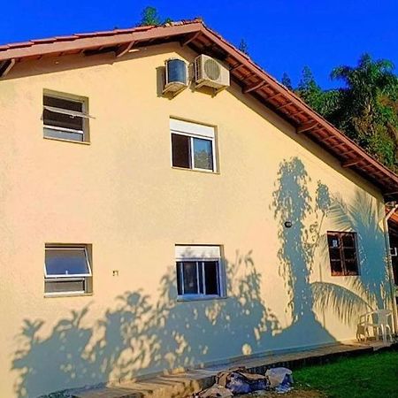 Piscina Climatizada, Jacuzzi E Com Grande Area Verde أوباتوبا المظهر الخارجي الصورة